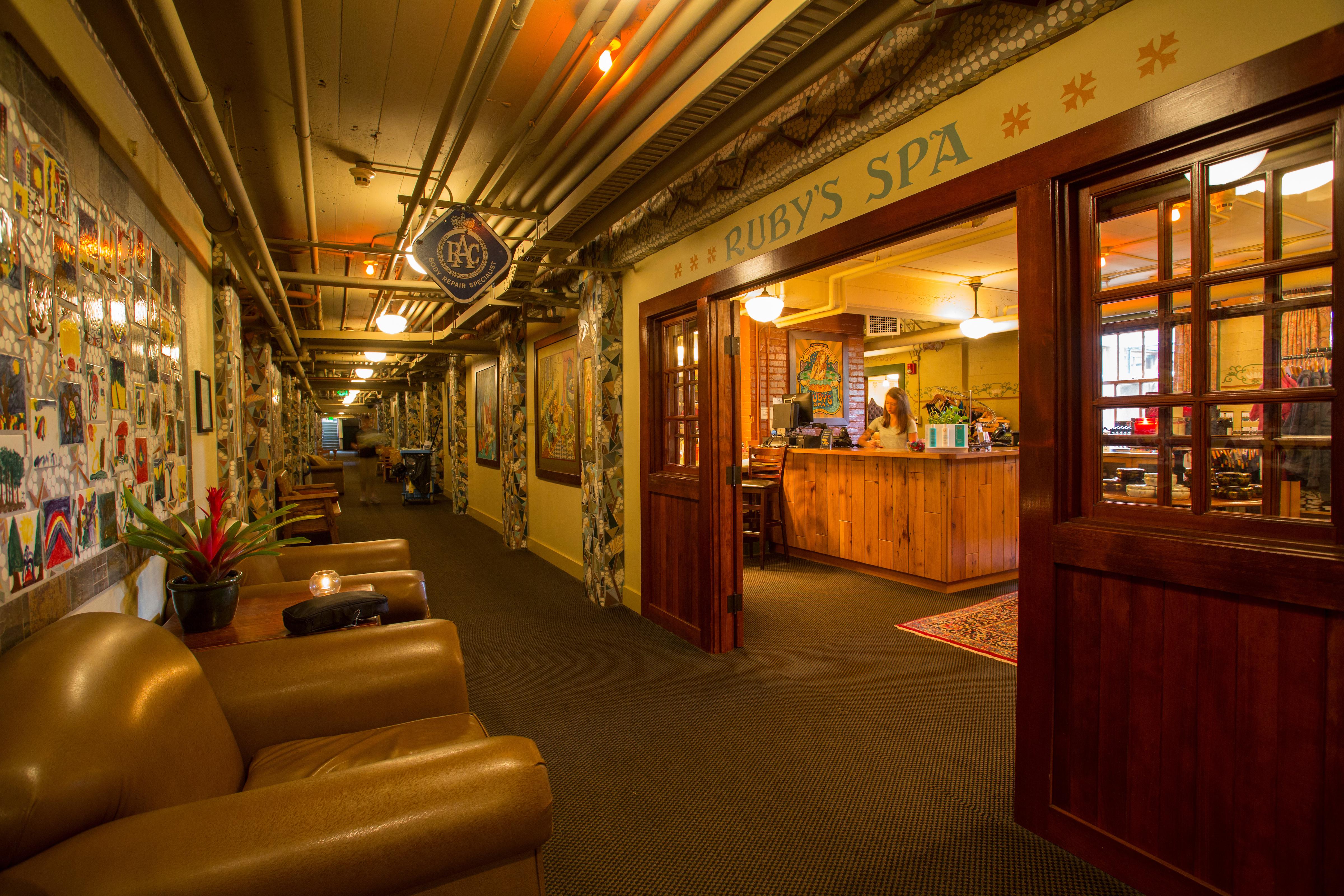 Mcmenamins Grand Lodge Форест Гроув Екстериор снимка