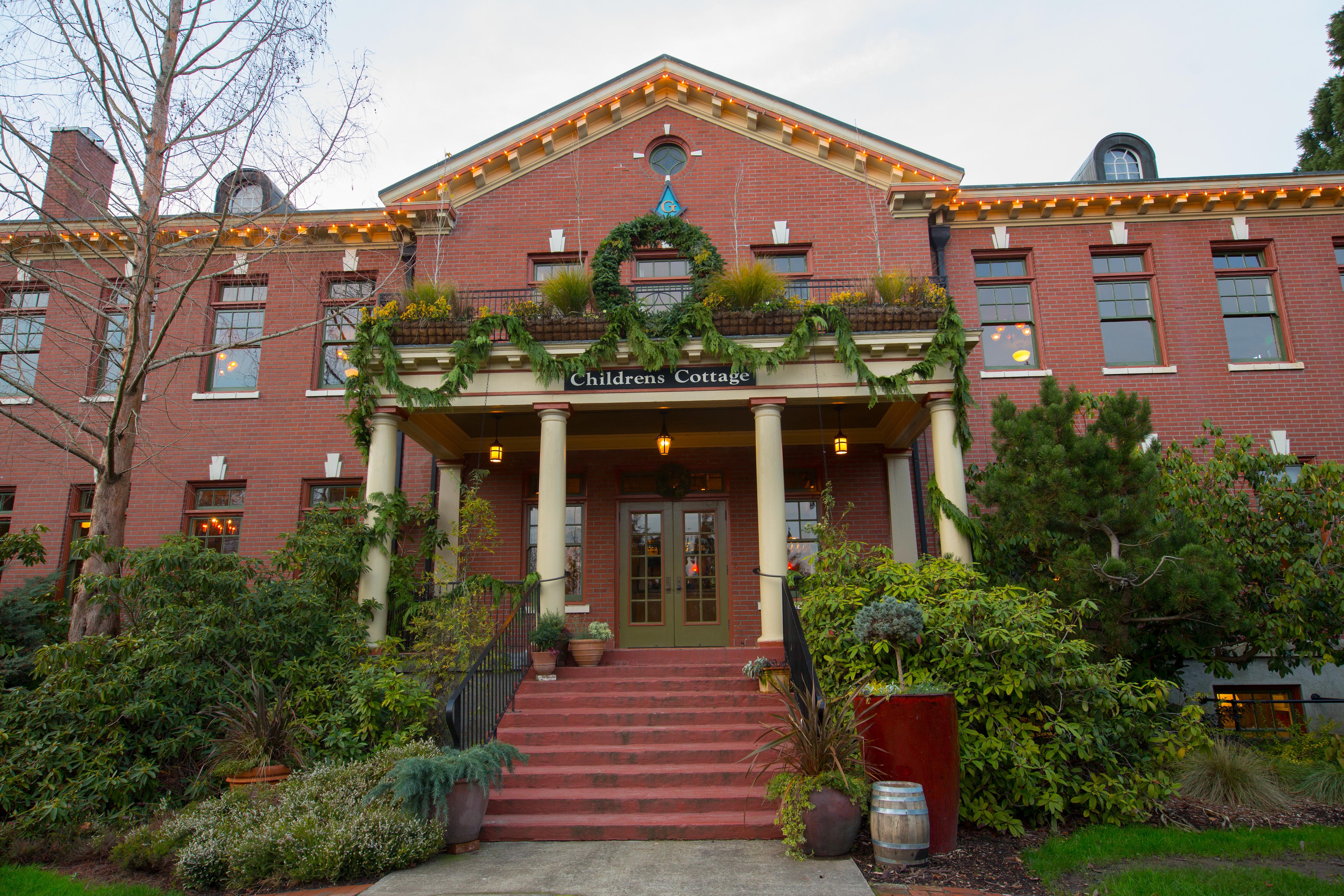 Mcmenamins Grand Lodge Форест Гроув Екстериор снимка