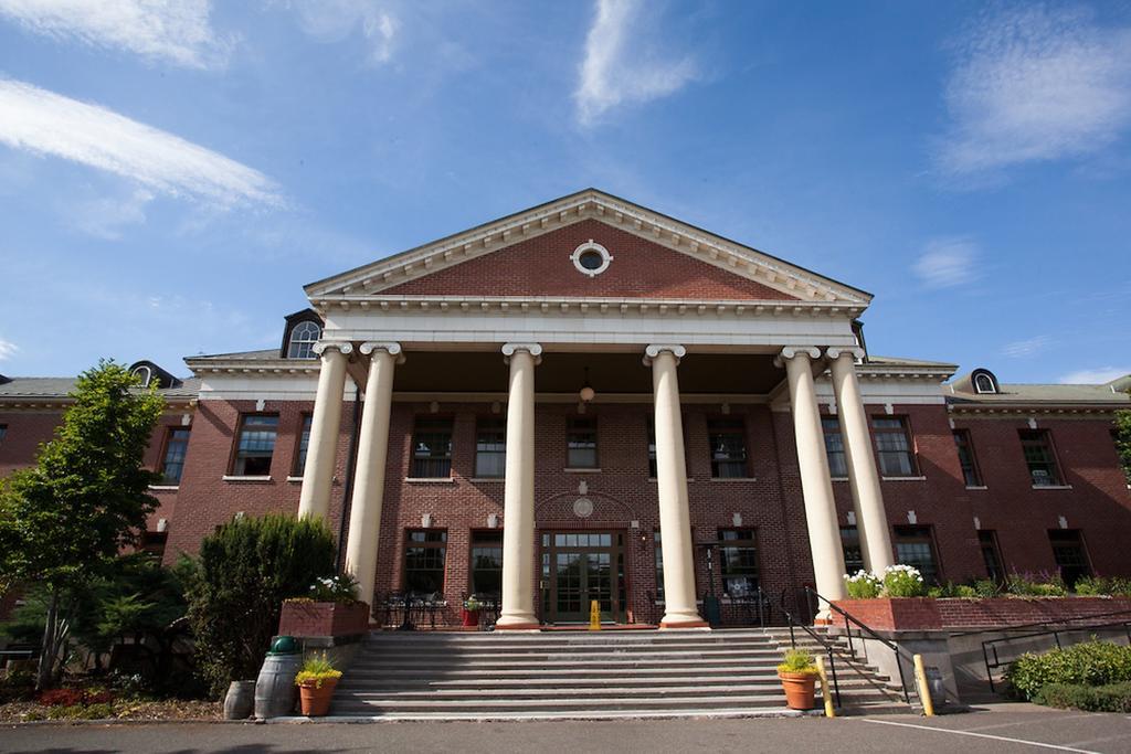 Mcmenamins Grand Lodge Форест Гроув Екстериор снимка